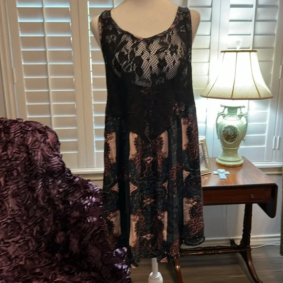 People Count Me in Trapeze Tank Tunic Top M Lace Yoke Floral Black - Picture 2 of 6